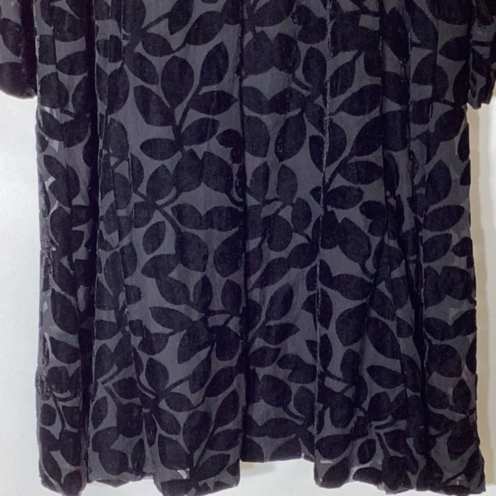 GRETCHEN SCOTT Ursula Swing Dress
- Luxe Leaf Velvet Black Size Medium - Picture 8 of 14